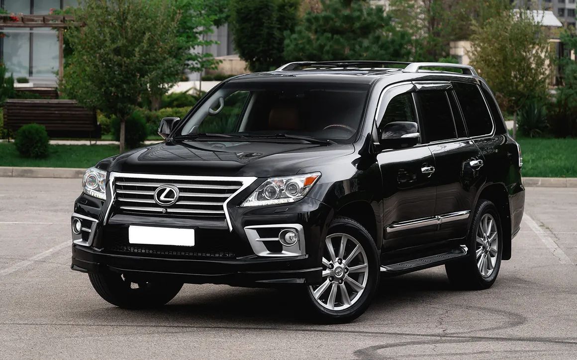 Lexus LX 570 - image 1