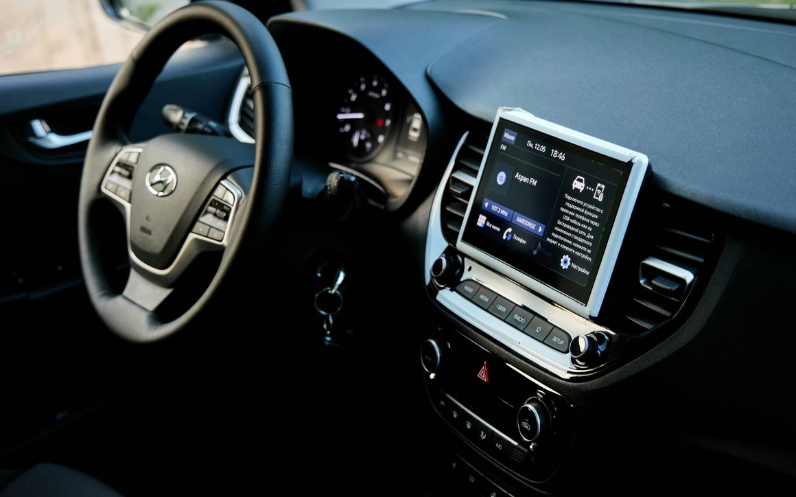 Hyundai Accent - image 11