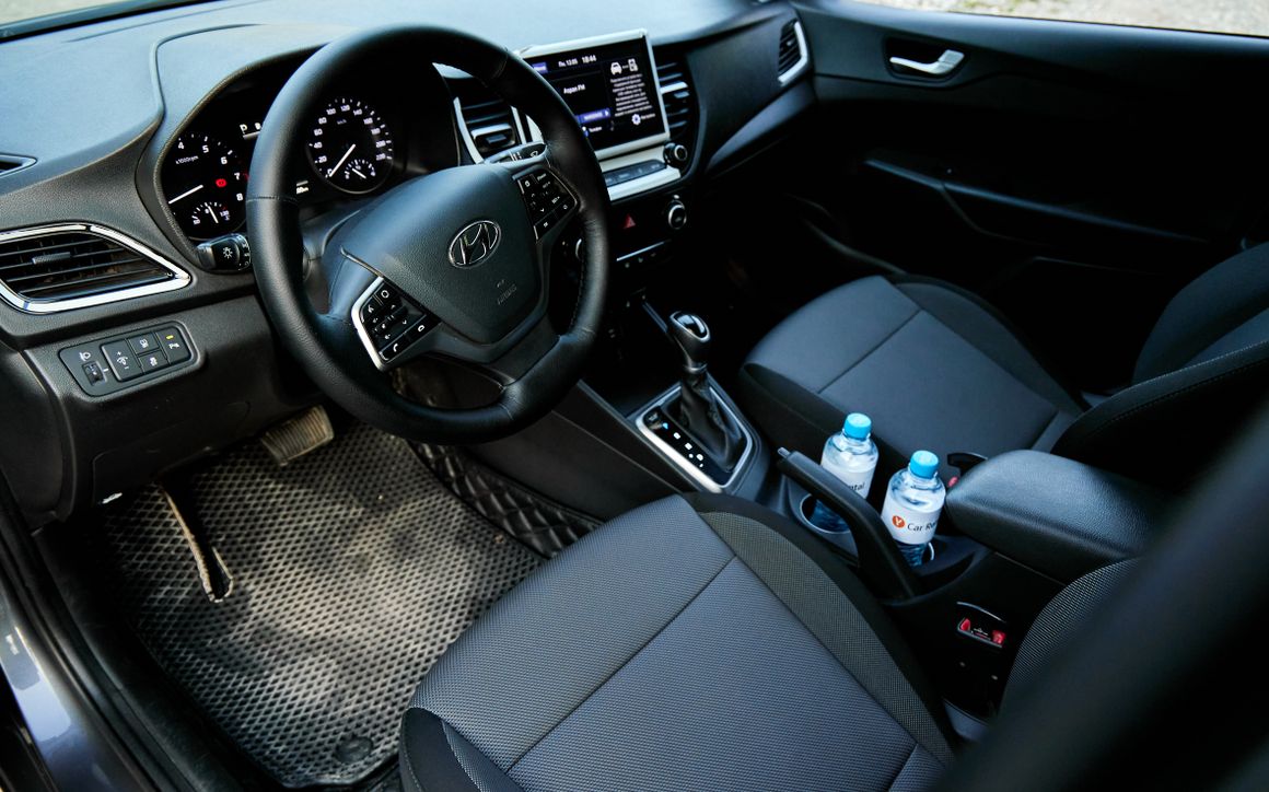 Hyundai Accent - image 12