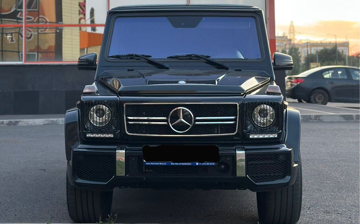 Mercedes-Benz G55 - image 1