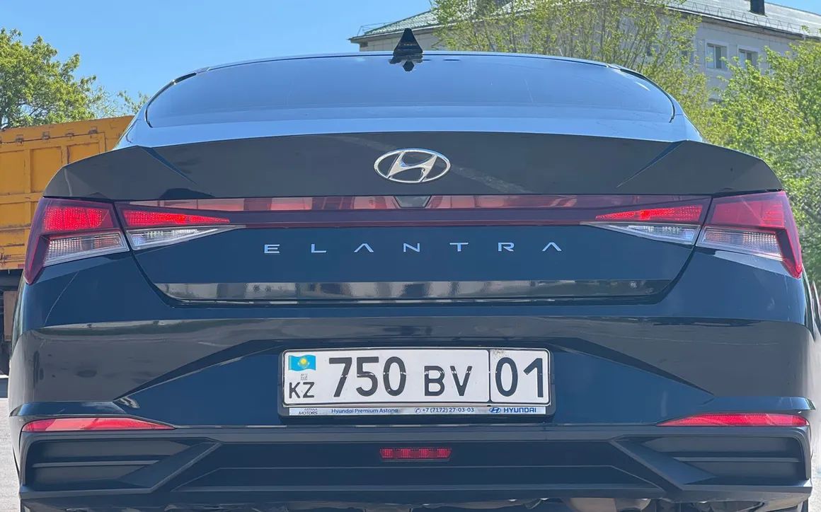 Hyundai Elantra - image 5