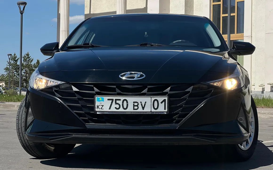 Hyundai Elantra - image 3