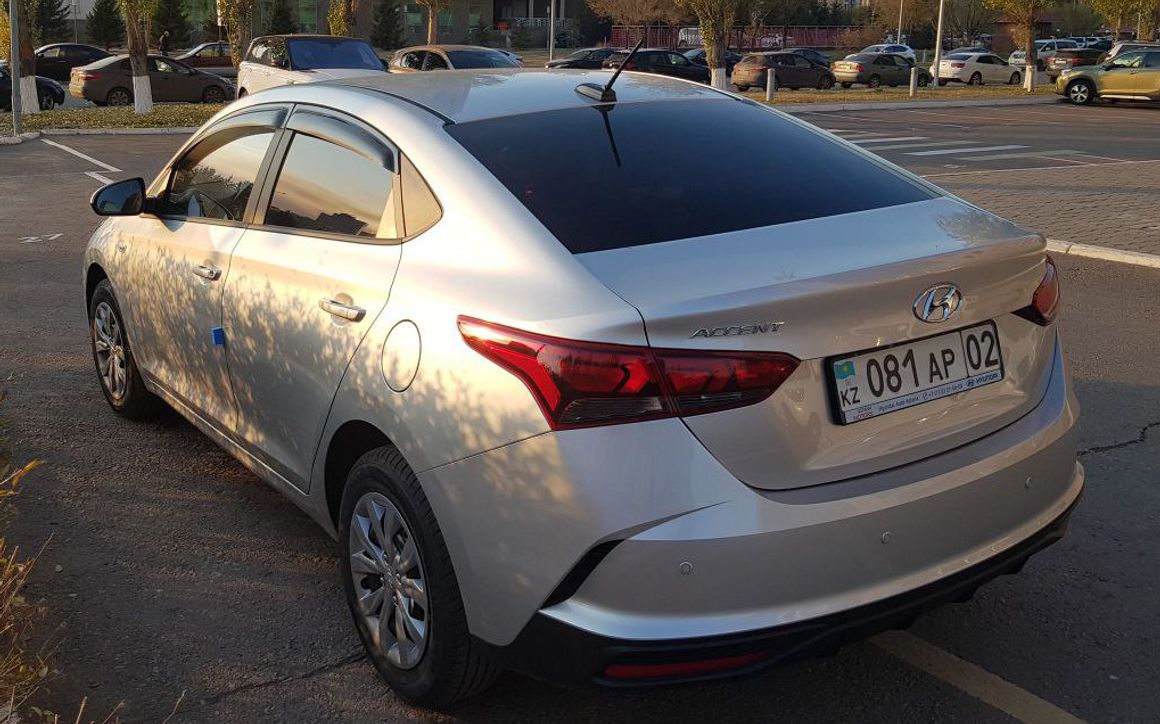 HYUNDAI ACCENT - image 3