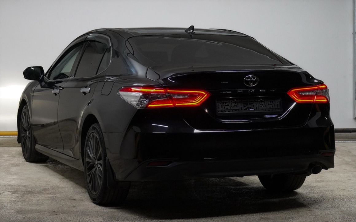 Toyota Camry 70 - image 2