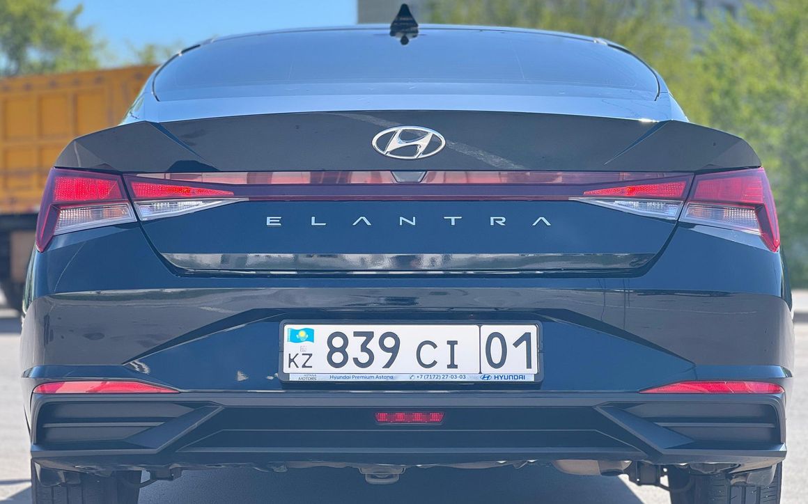 Hyundai Elantra - image 5