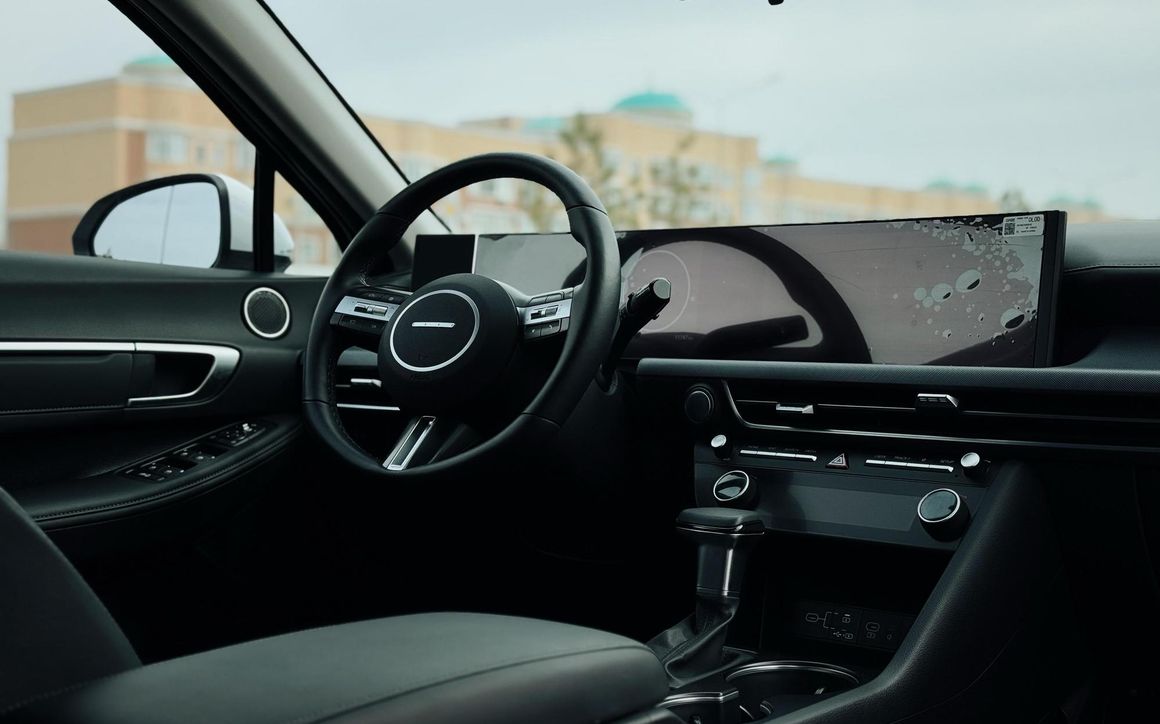 Hyundai Sonata - image 3