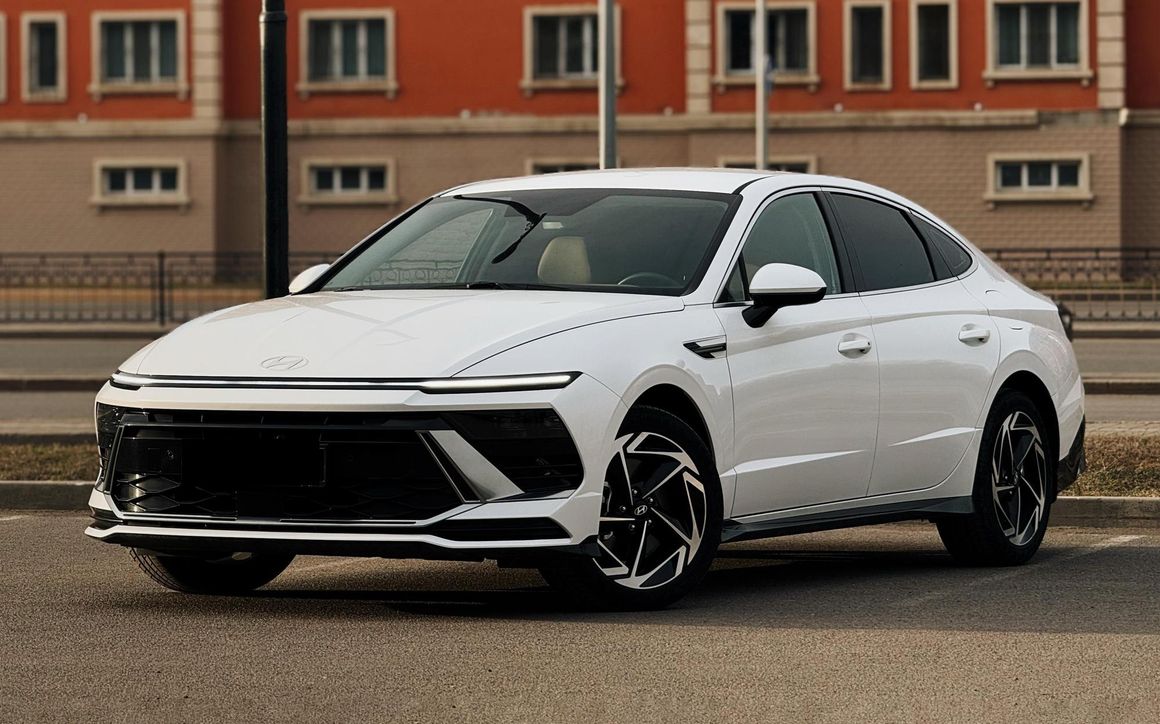 Hyundai Sonata - image 1