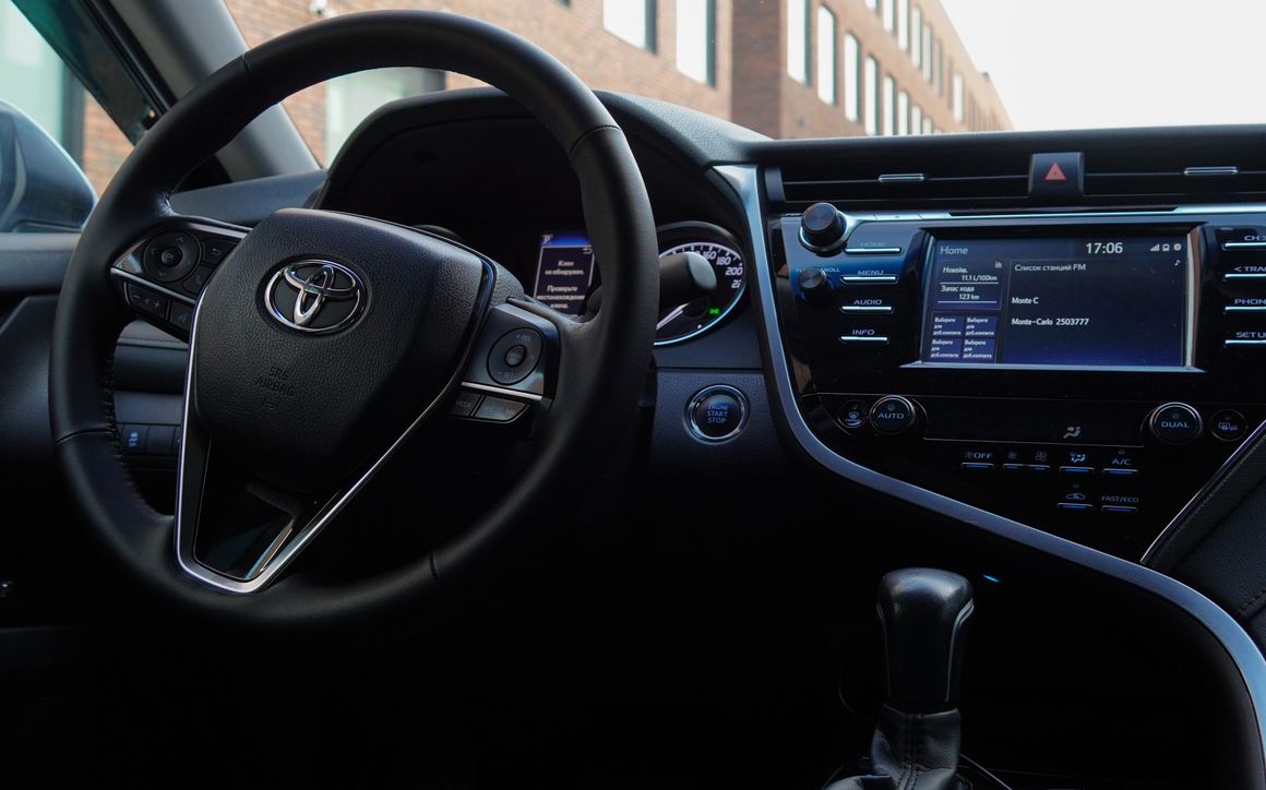 Toyota Camry 70 - image 6
