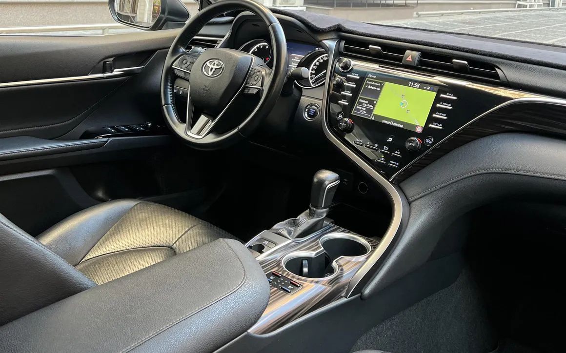 TOYOTA CAMRY - image 6