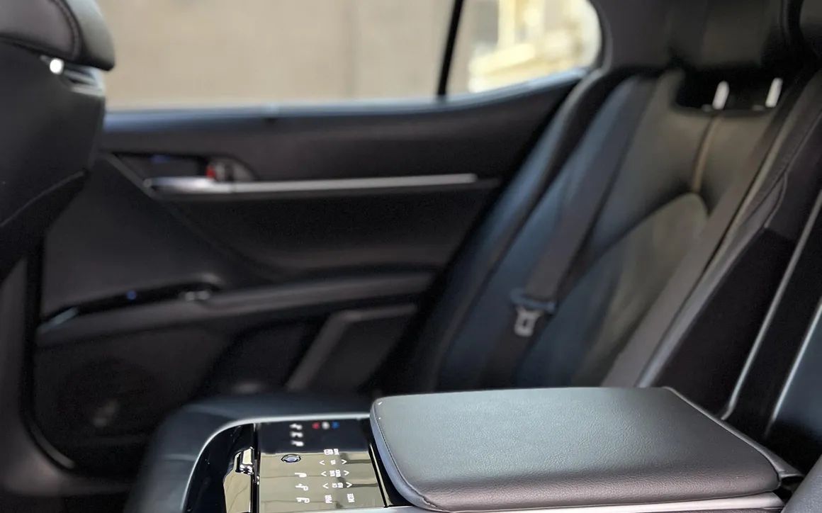 TOYOTA CAMRY - image 8