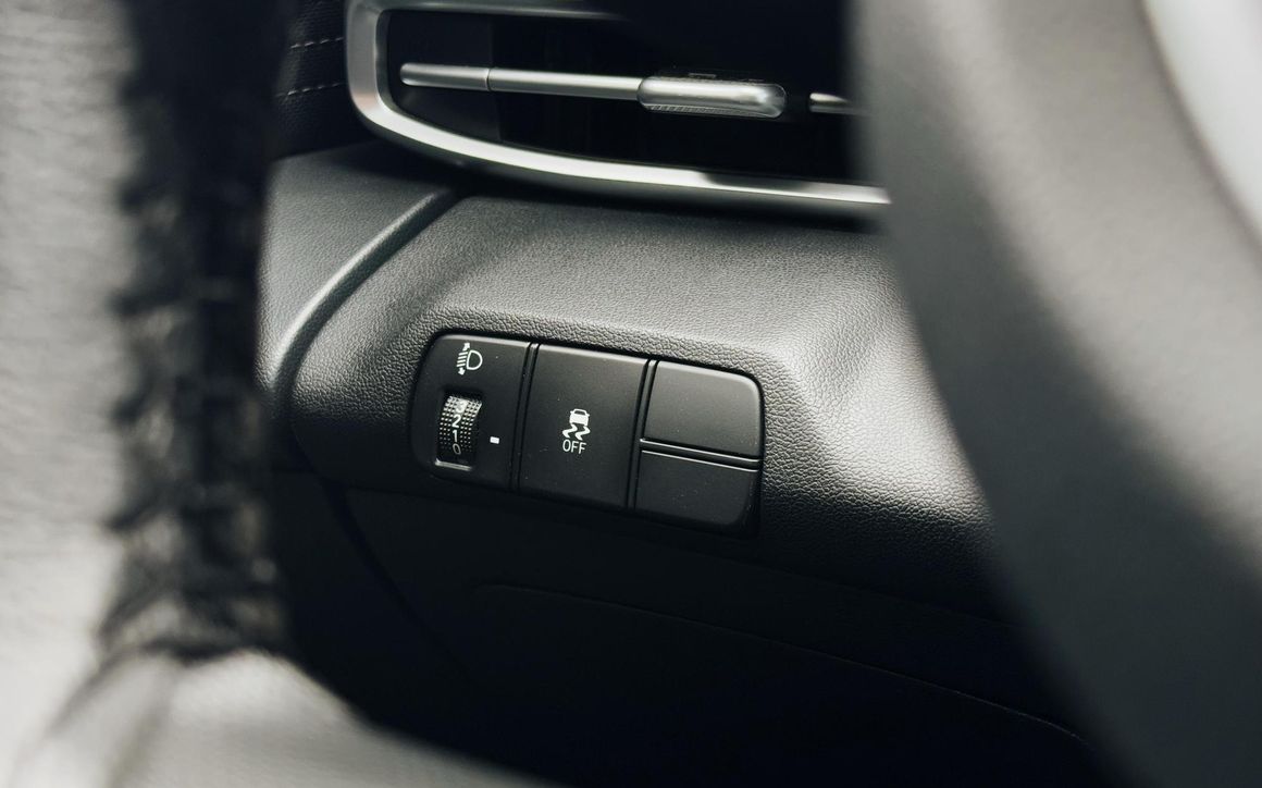 Hyundai Elantra - image 5