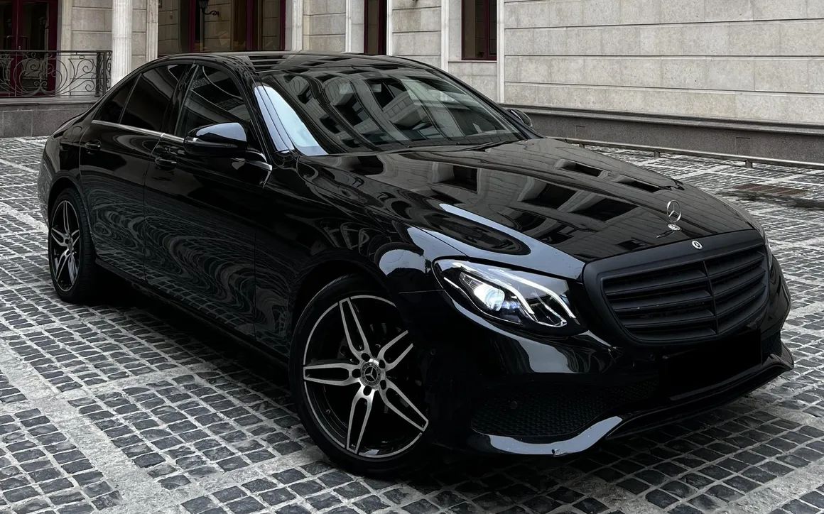 MERCEDES BENZ E200 - image 3