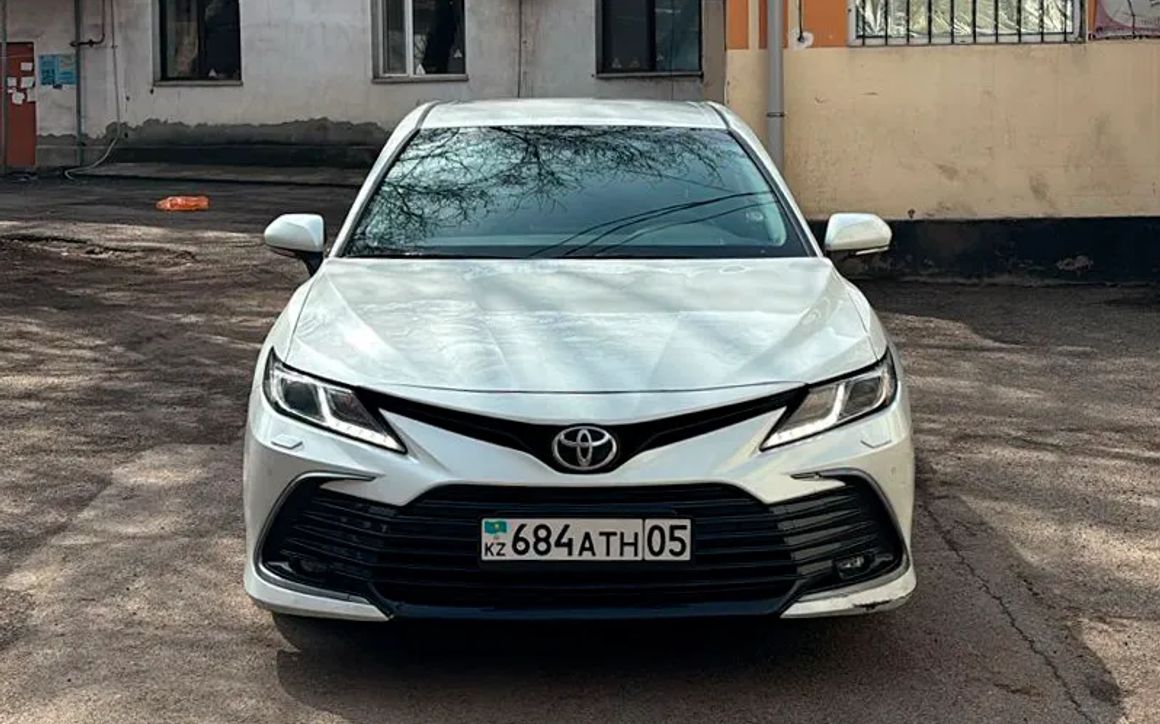 Toyota Camry - image 3