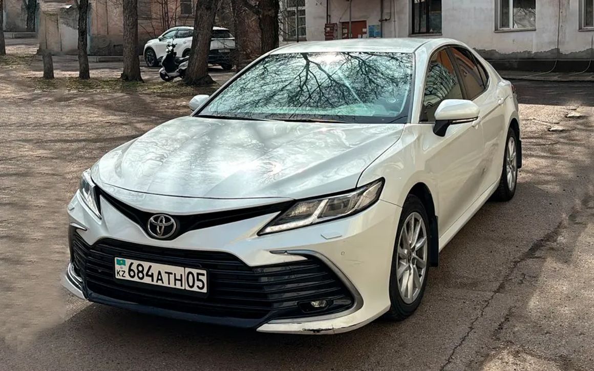 Toyota Camry - image 1