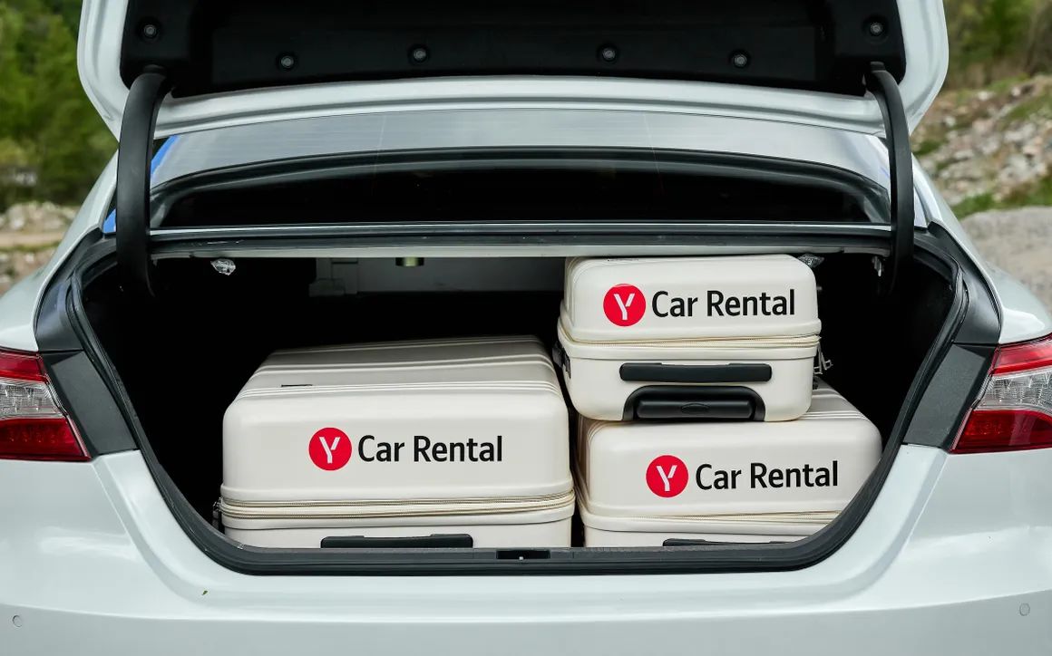 Toyota Camry - image 8