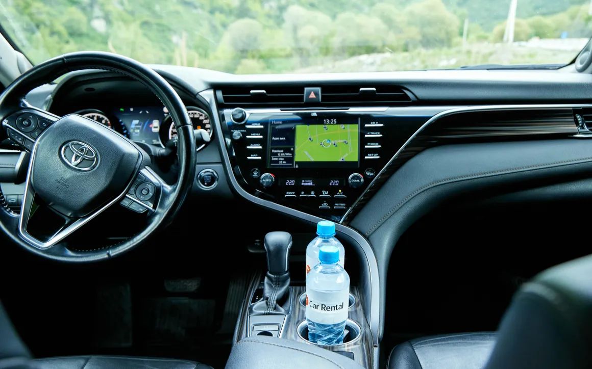 Toyota Camry - image 16