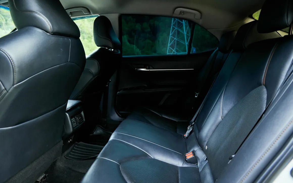Toyota Camry - image 15