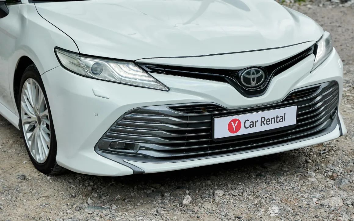 Toyota Camry - image 9