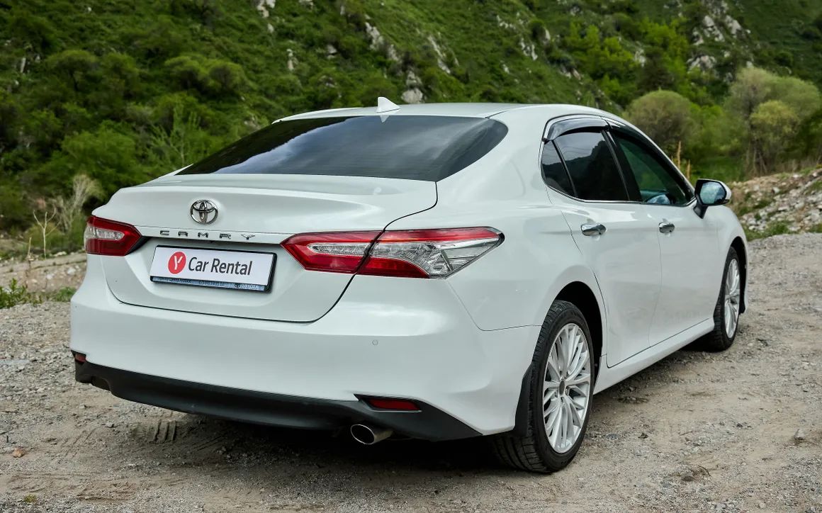 Toyota Camry - image 4