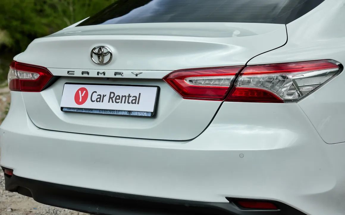 Toyota Camry - image 10