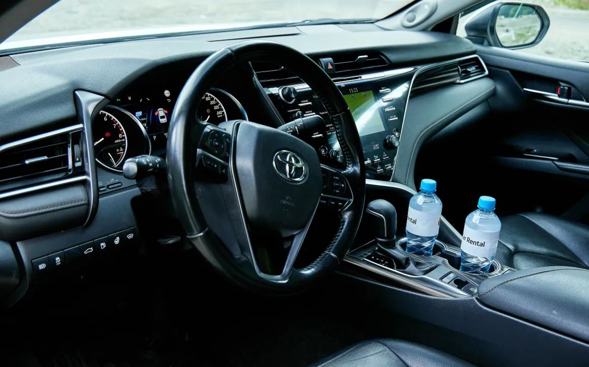 Toyota Camry - image 12