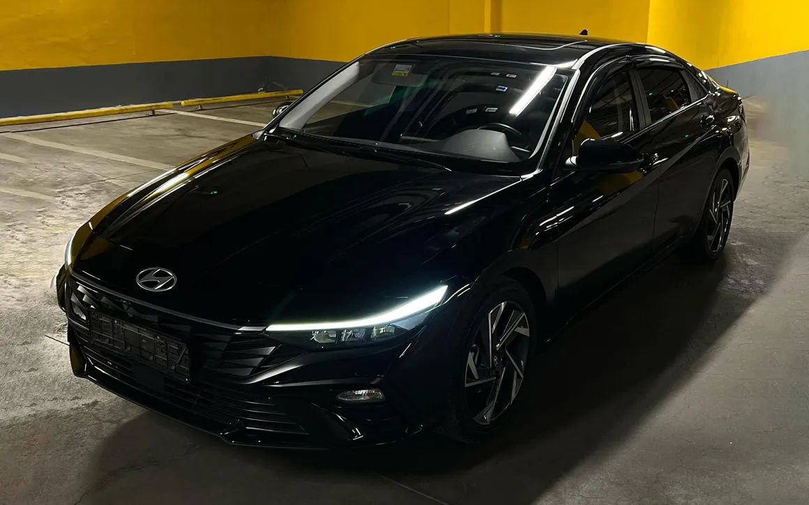 Hyundai Elantra - image 1