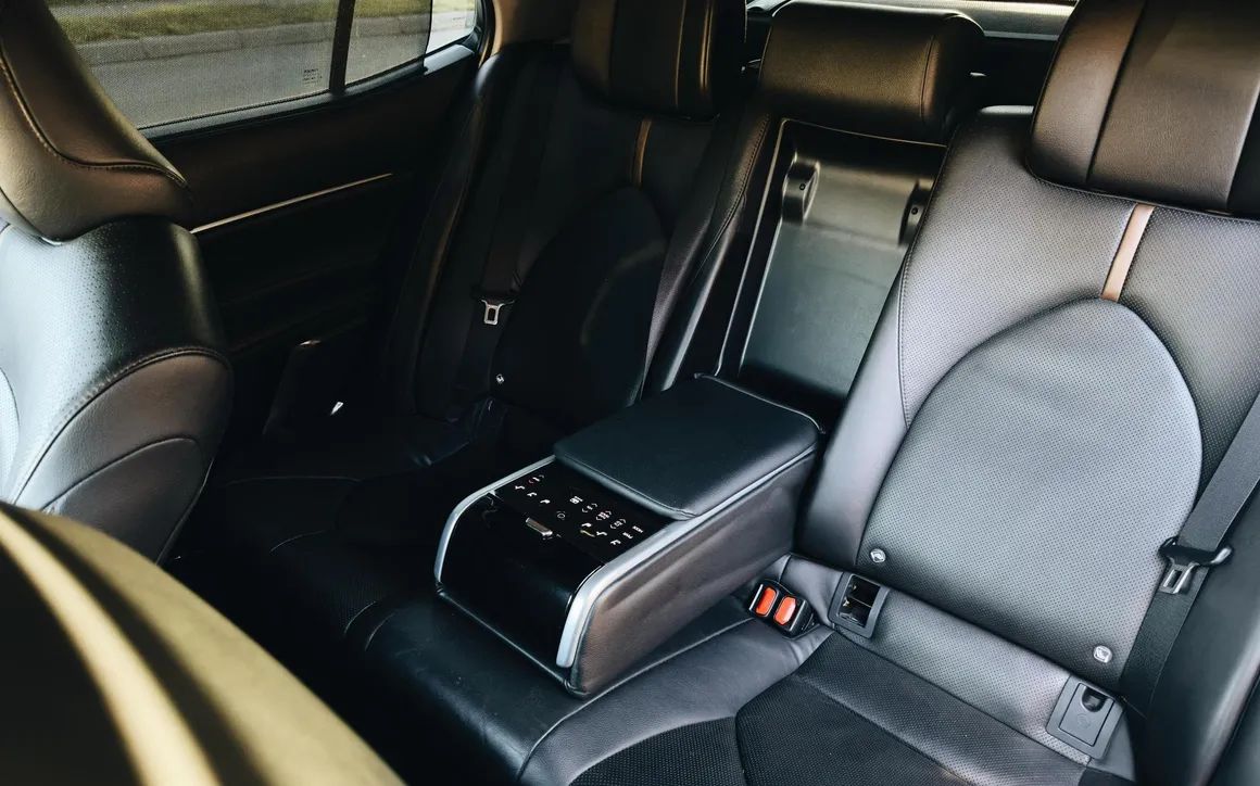 Toyota Camry - image 3