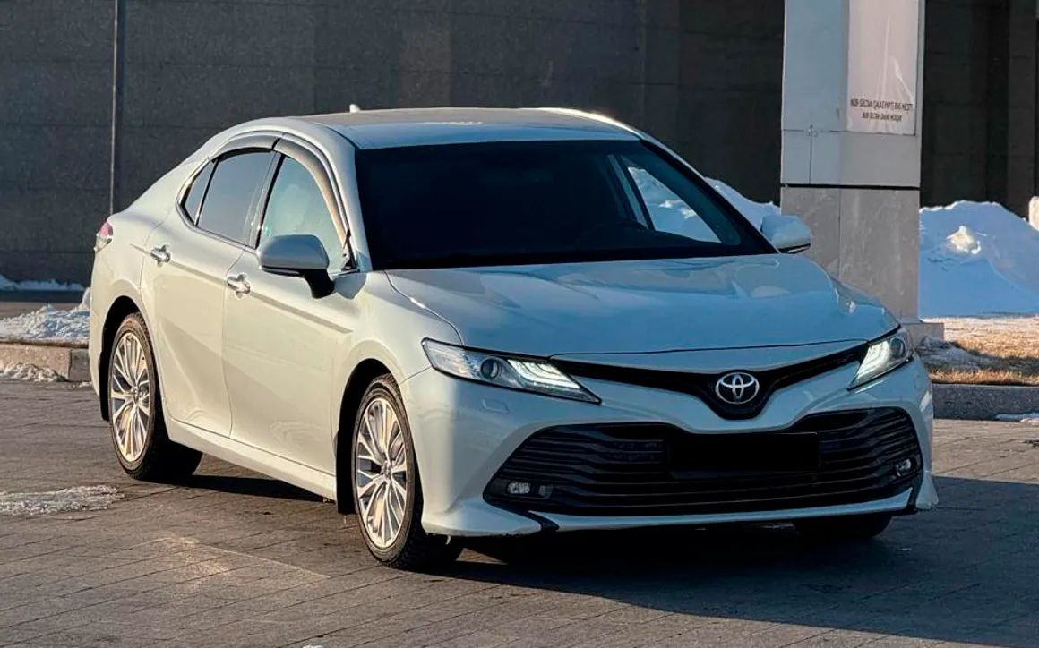 Toyota Camry - image 1