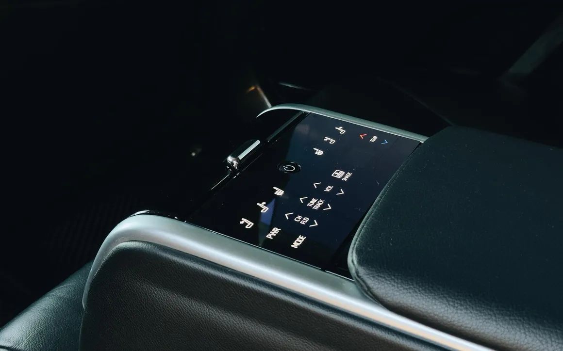 Toyota Camry - image 4