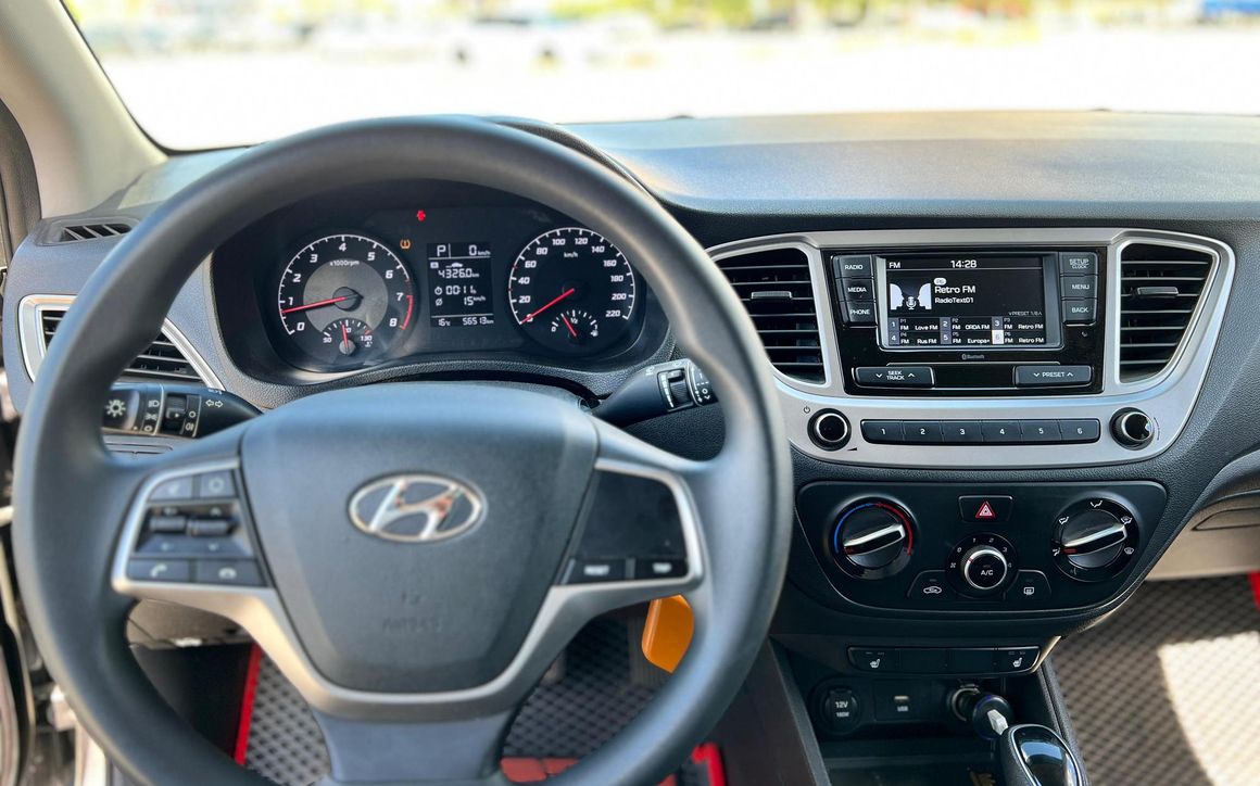 Hyundai Accent - image 7