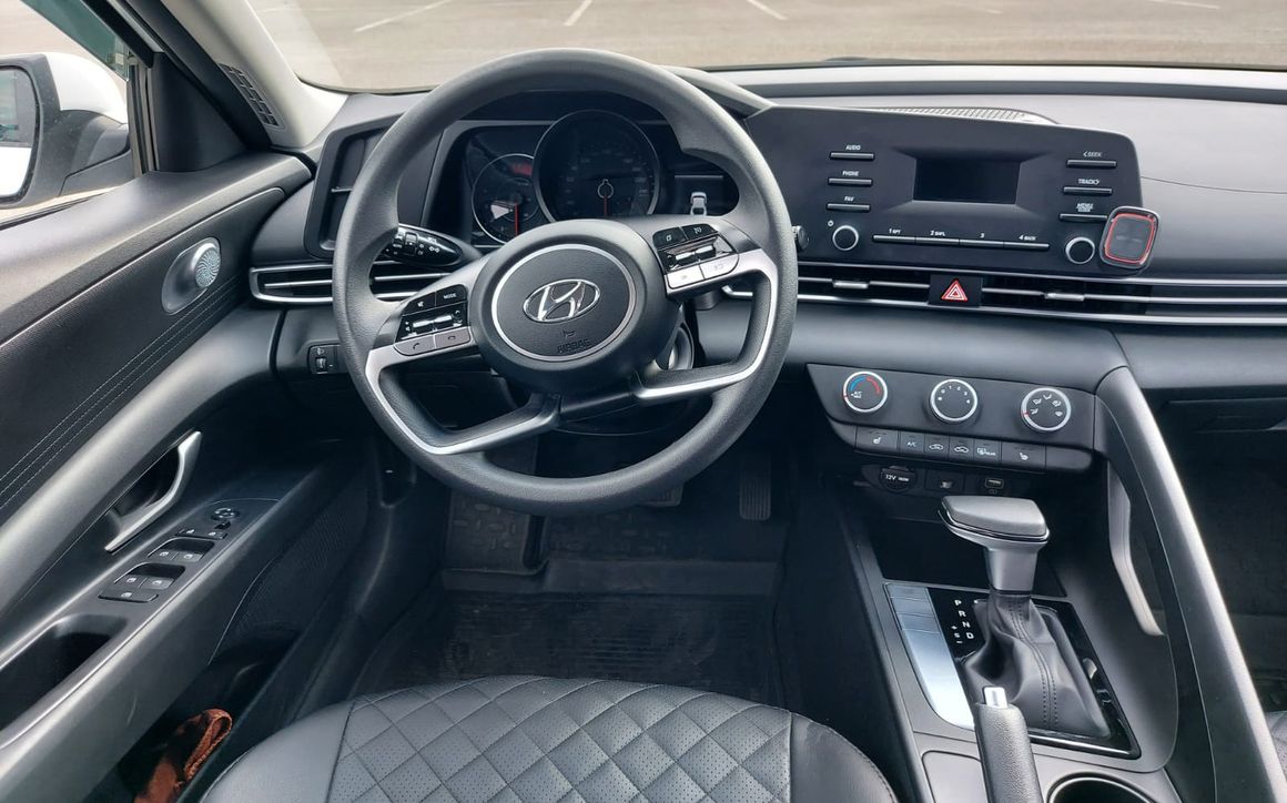 Hyundai Elantra - image 6