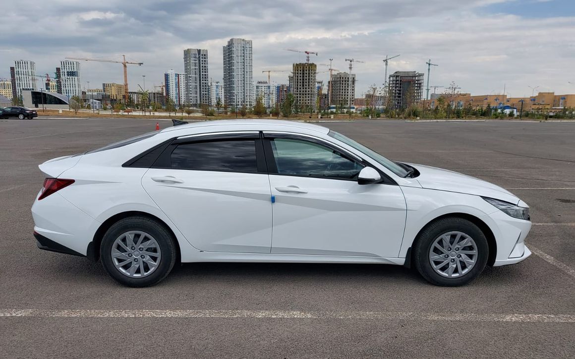 Hyundai Elantra - image 5