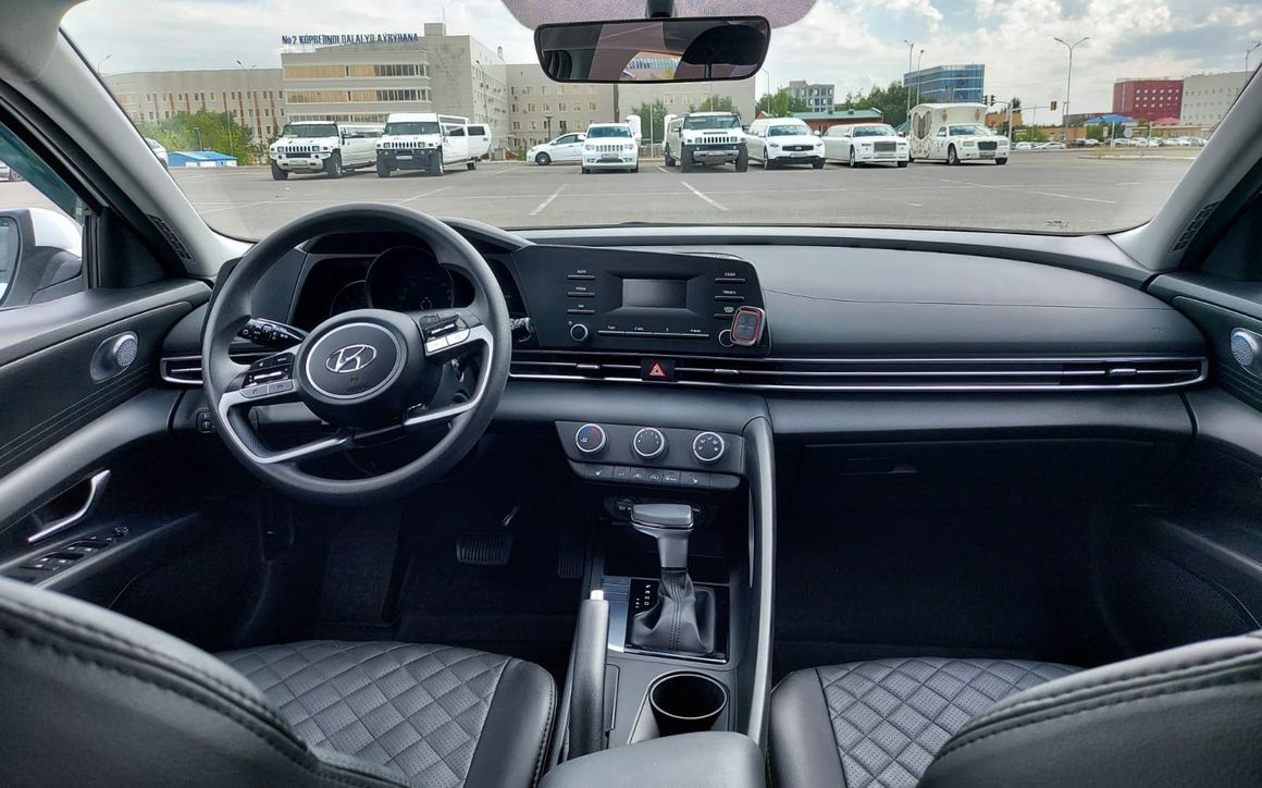Hyundai Elantra - image 7