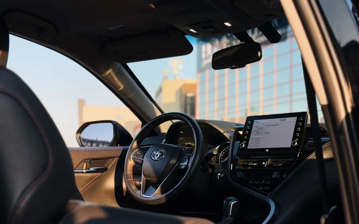 Toyota Camry - image 4