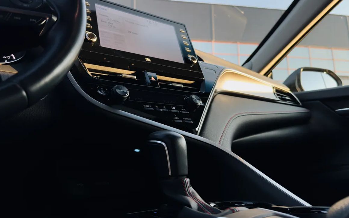 Toyota Camry - image 5