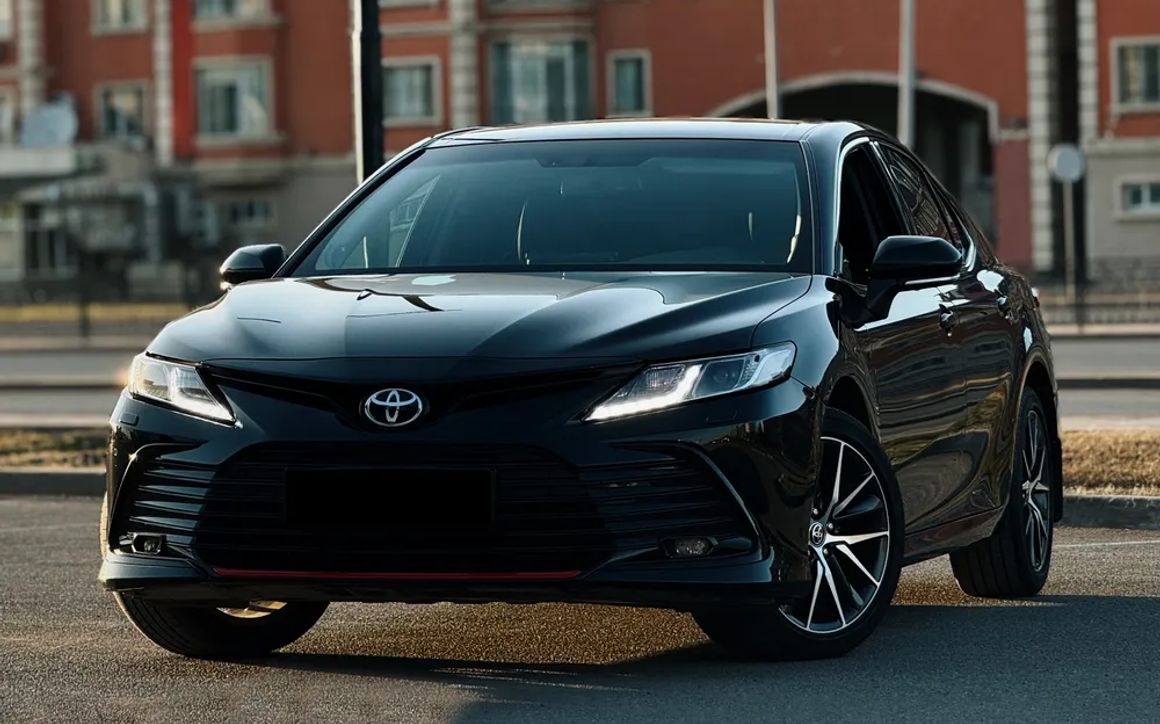 Toyota Camry - image 1