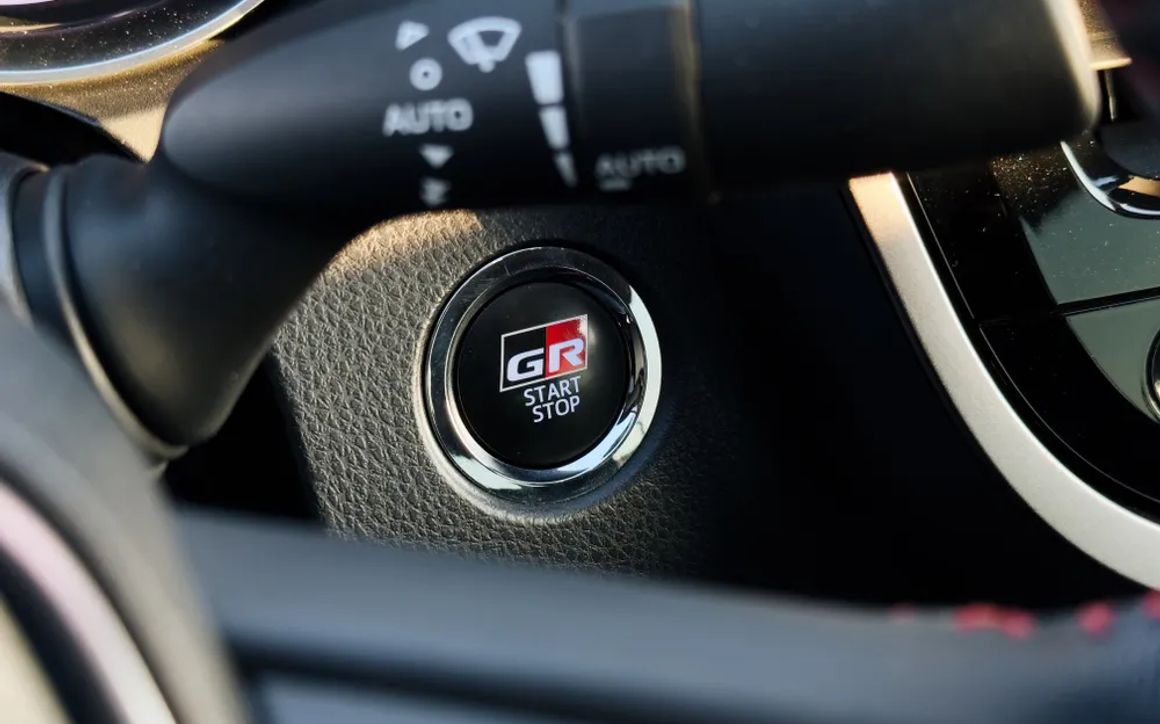 Toyota Camry - image 6