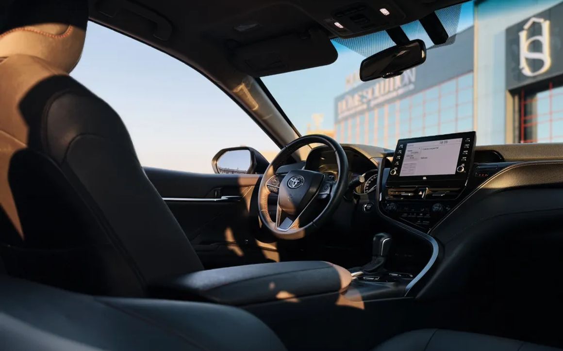 Toyota Camry - image 3