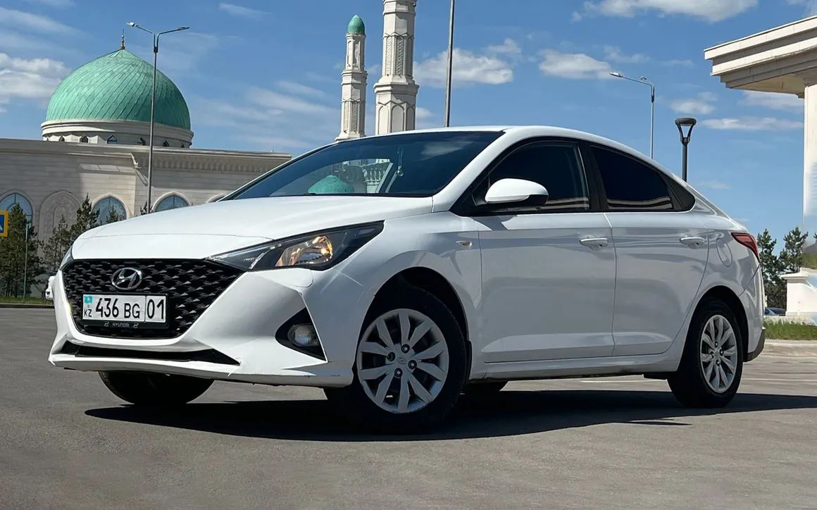 Hyundai Accent - image 1