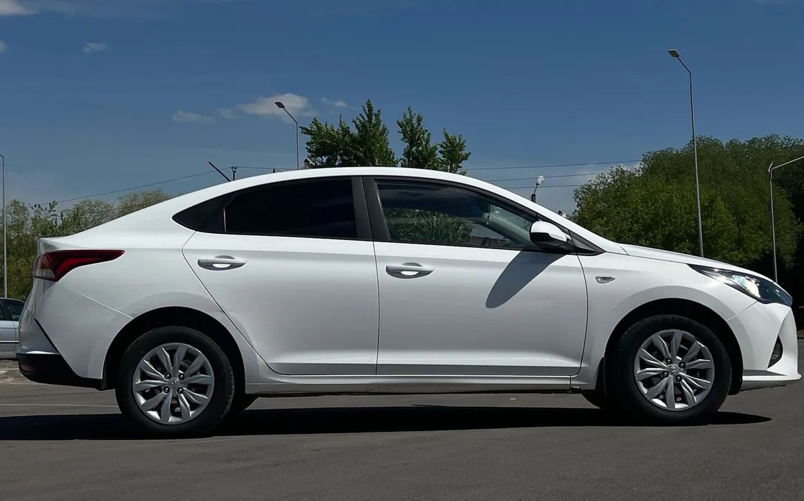 Hyundai Accent - image 5