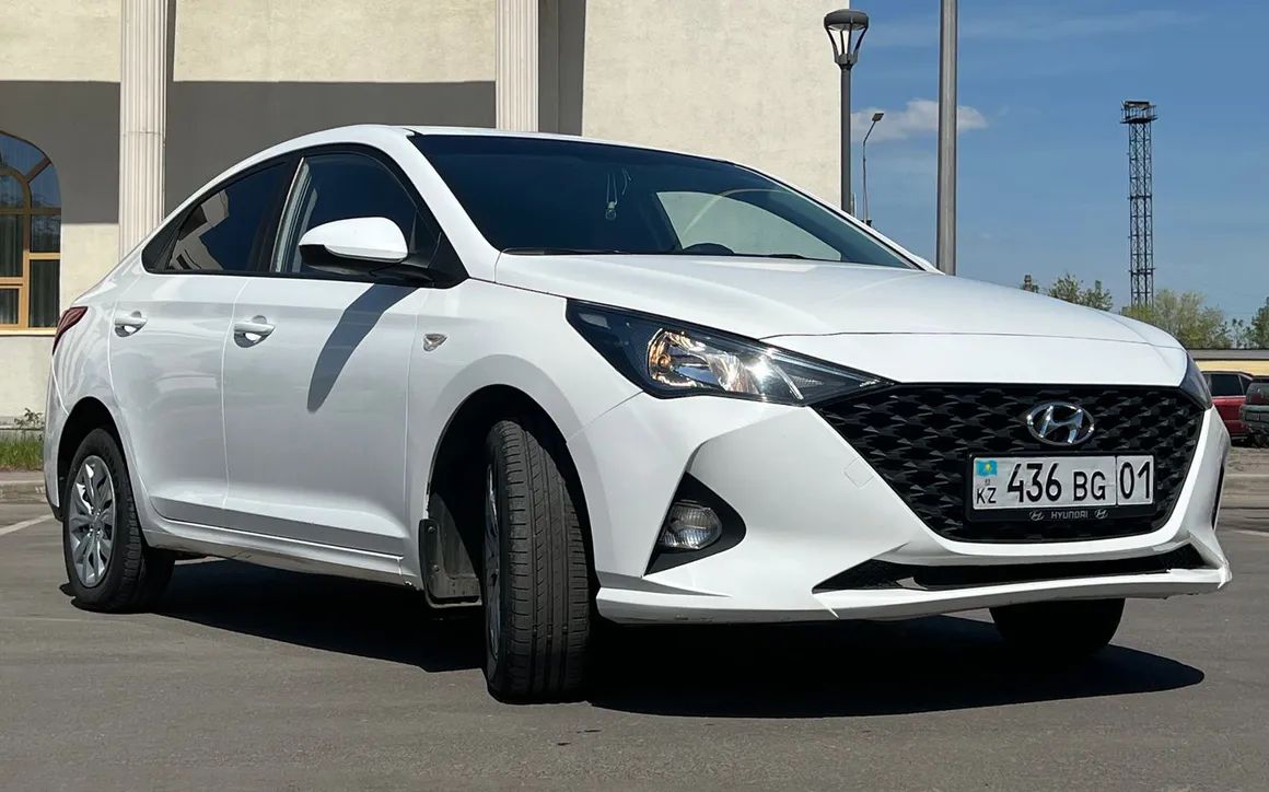 Hyundai Accent - image 4