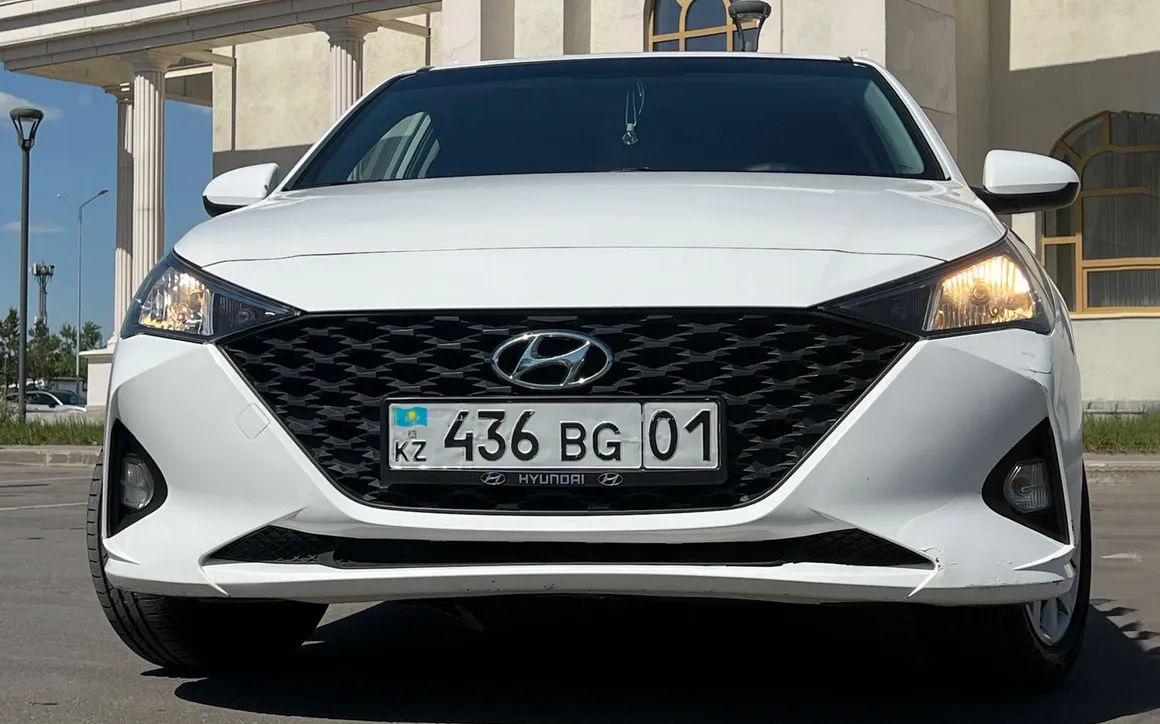 Hyundai Accent - image 3