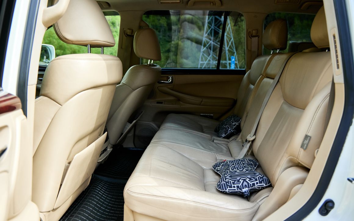 Lexus LX570 - image 13