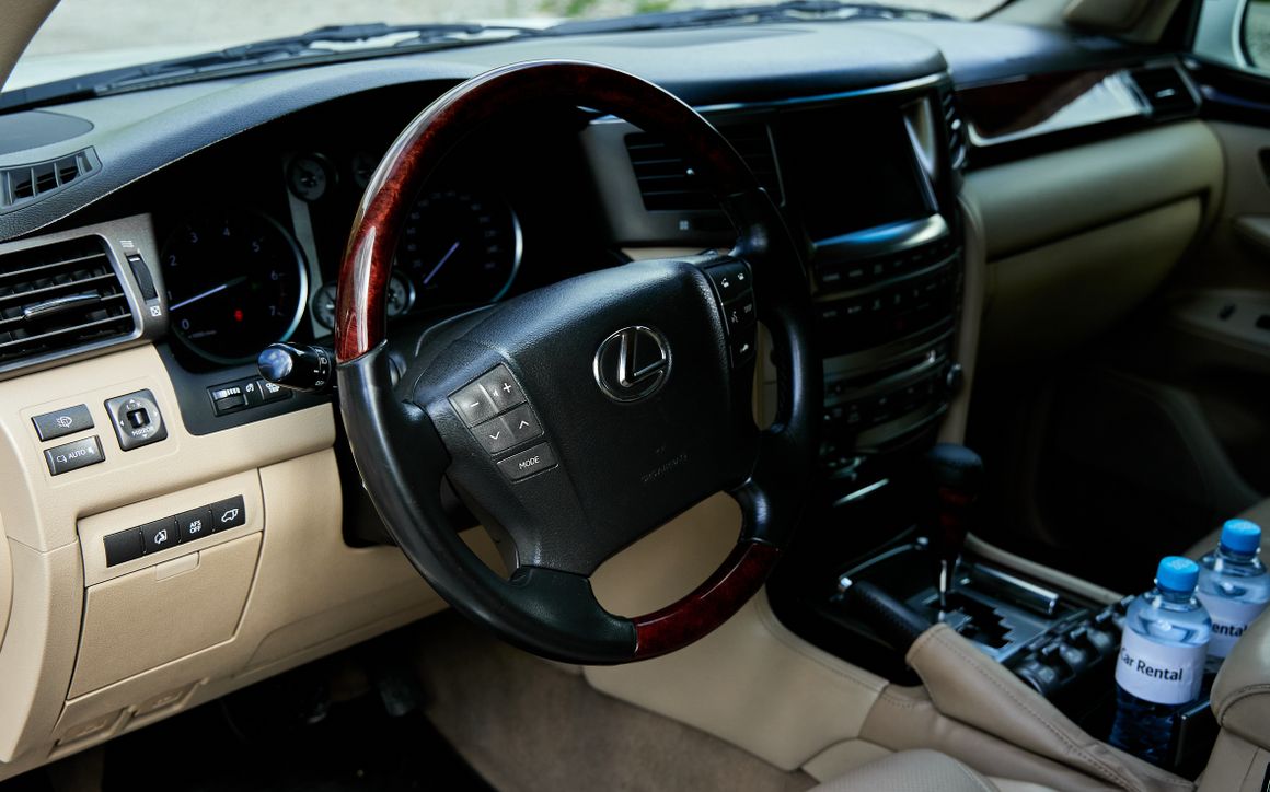 Lexus LX570 - image 11