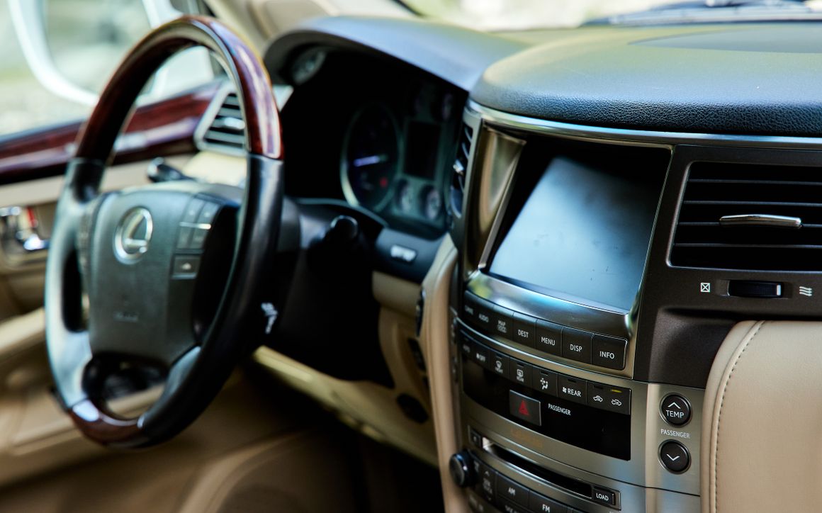 Lexus LX570 - image 15