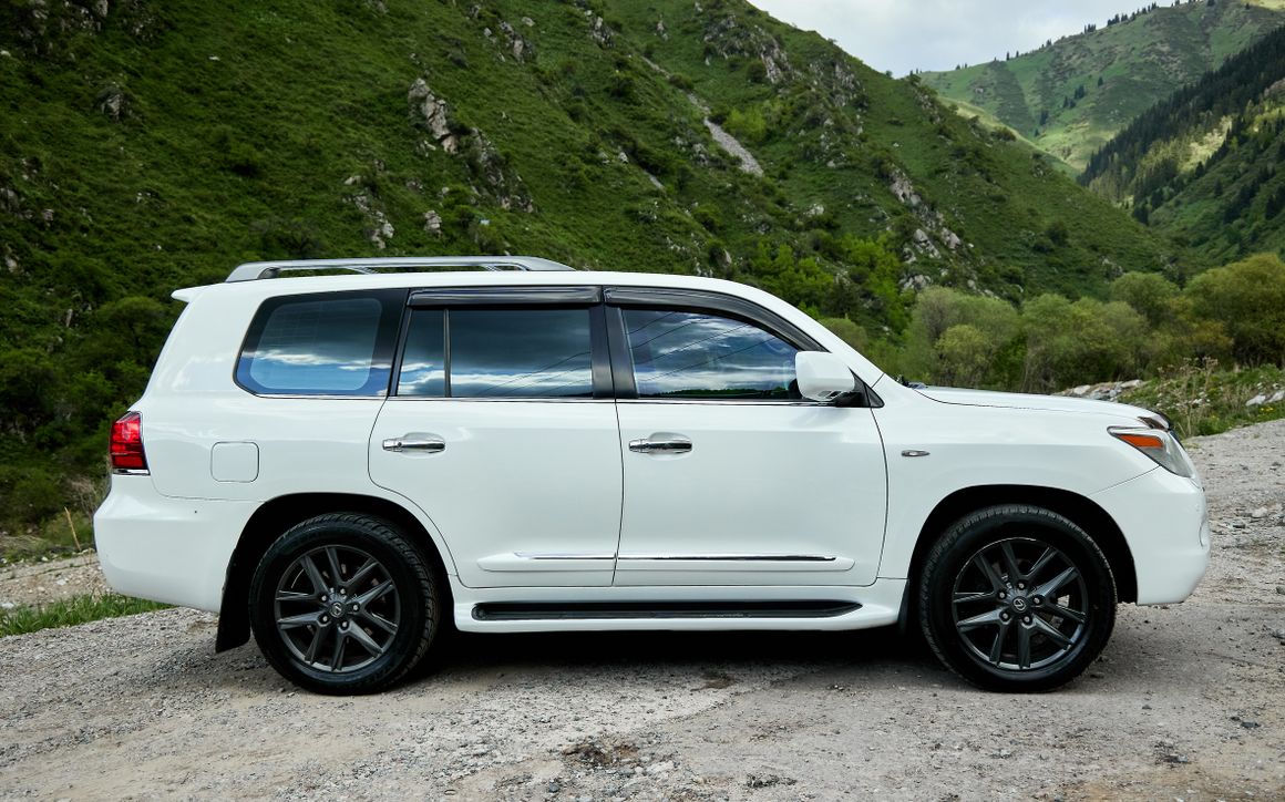 Lexus LX570 - image 2