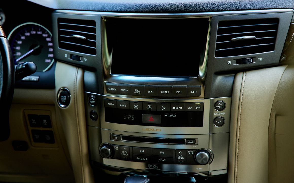 Lexus LX570 - image 17