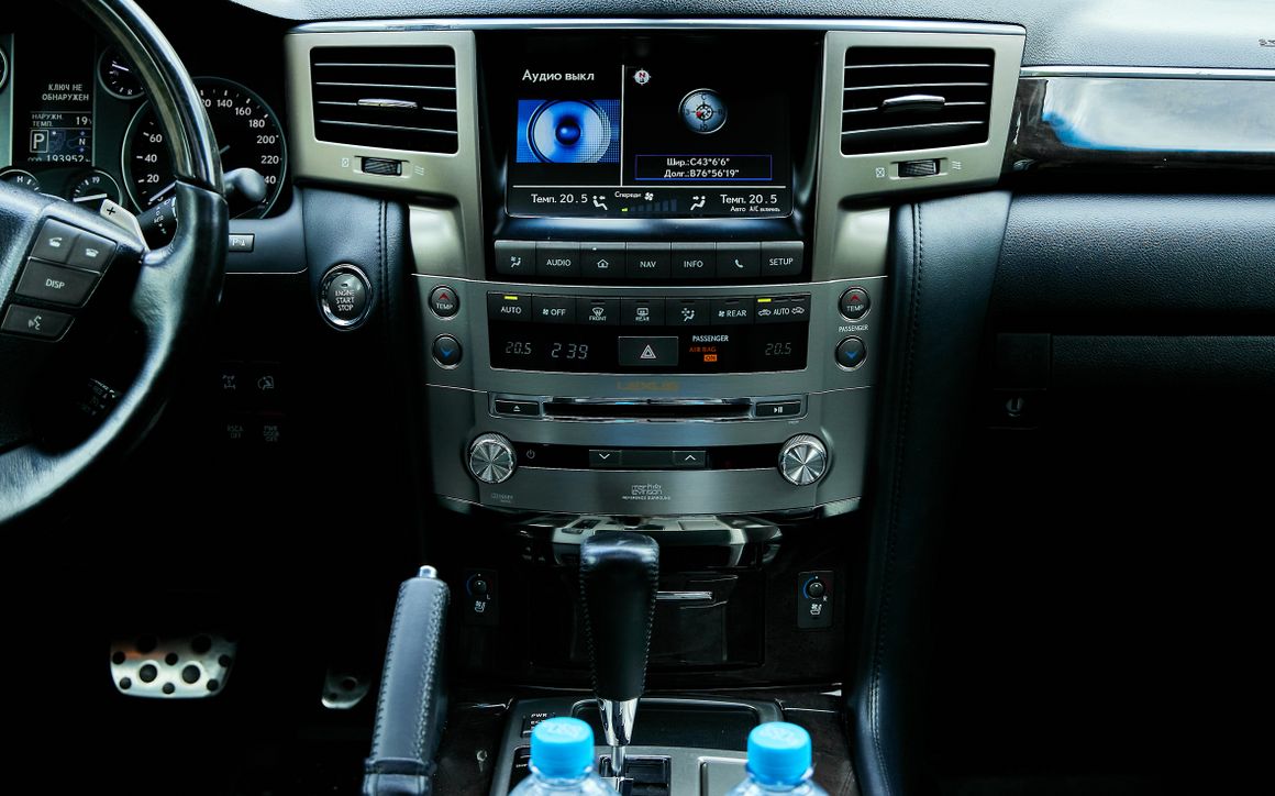 Lexus LX570 - image 16