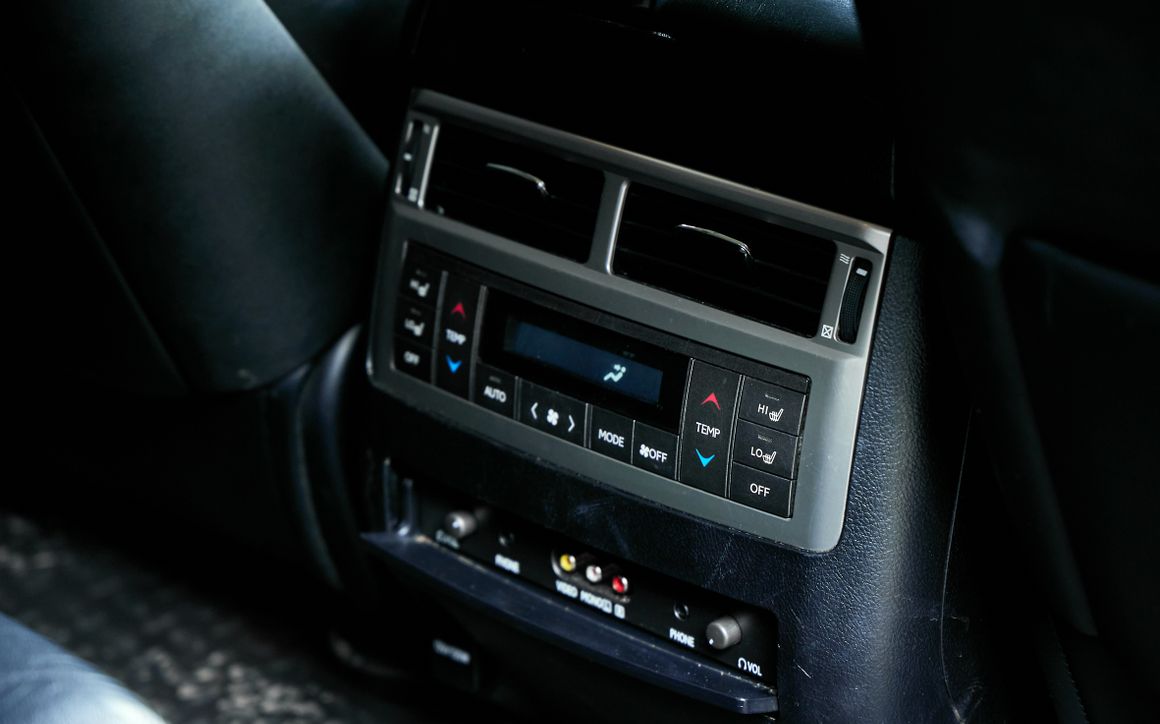 Lexus LX570 - image 15