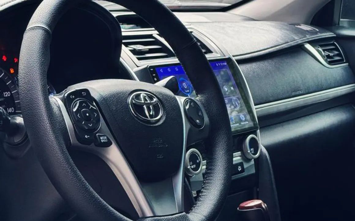 Toyota Camry - image 5